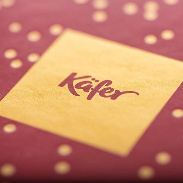 Rote Geschenkbox mit Laurent-Perrier Brut und Pralinen - Image 3