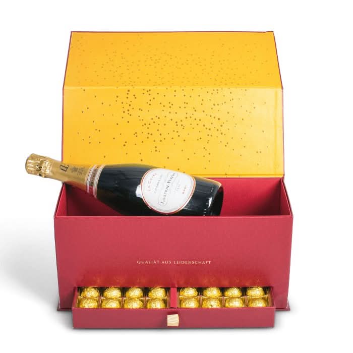 Rote Geschenkbox mit Laurent-Perrier Brut und Pralinen - Image 4